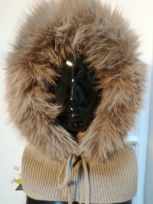 Balaclava con pelo taupe