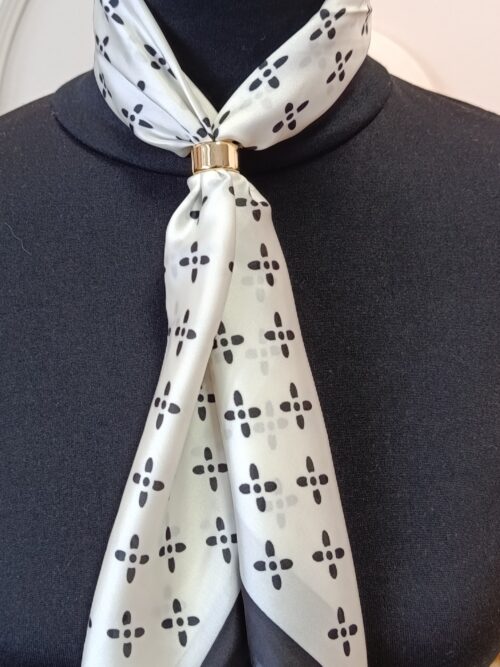 Pañuelo anillo blanco y negro