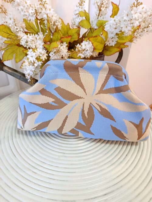 Bolso Clutch de Punto Celeste