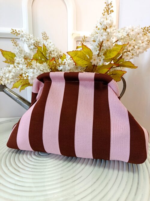 Bolso clutch de Punto Rayas Chocolate & Rosa