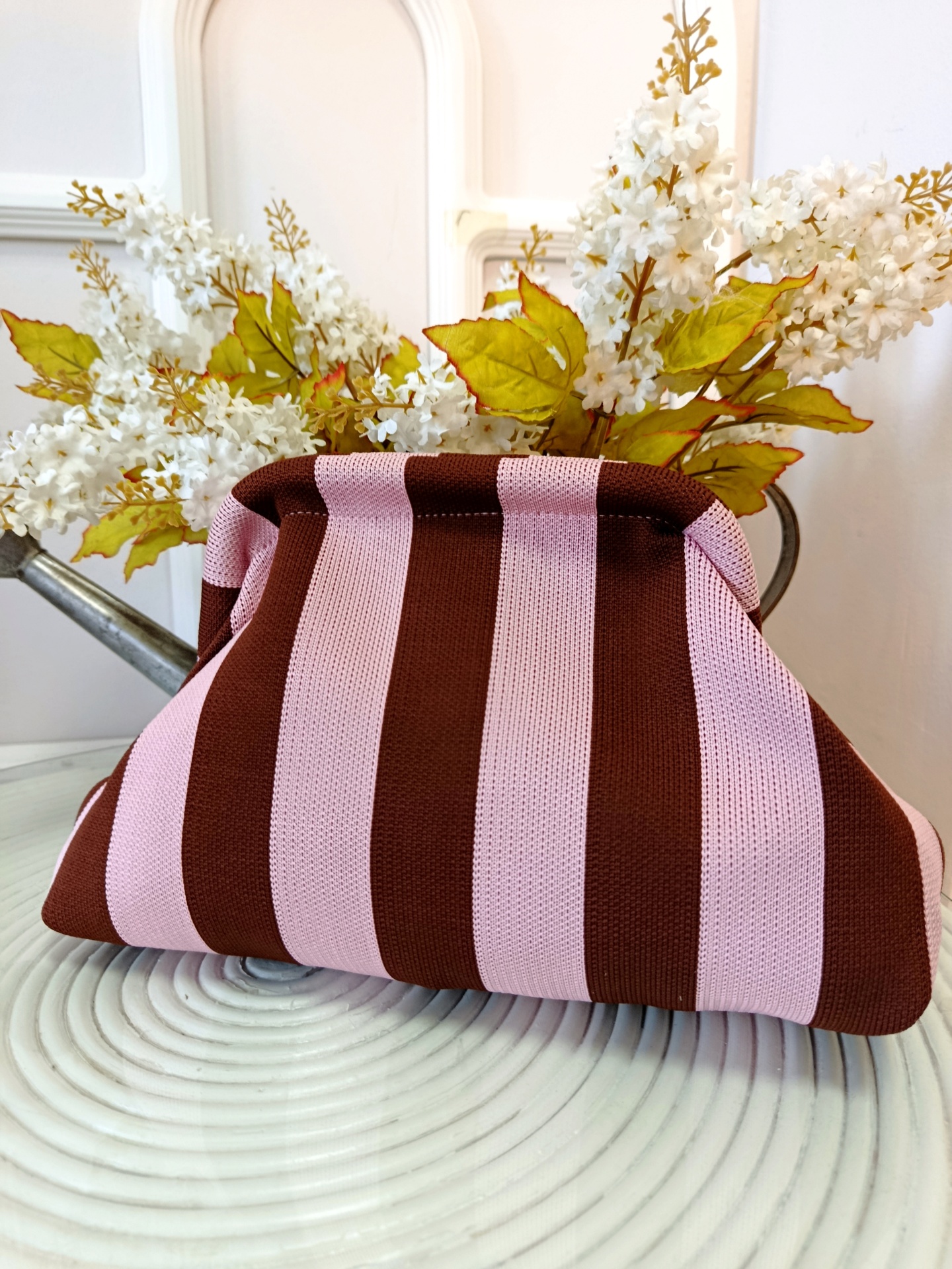 Bolso clutch de Punto Rayas Chocolate & Rosa