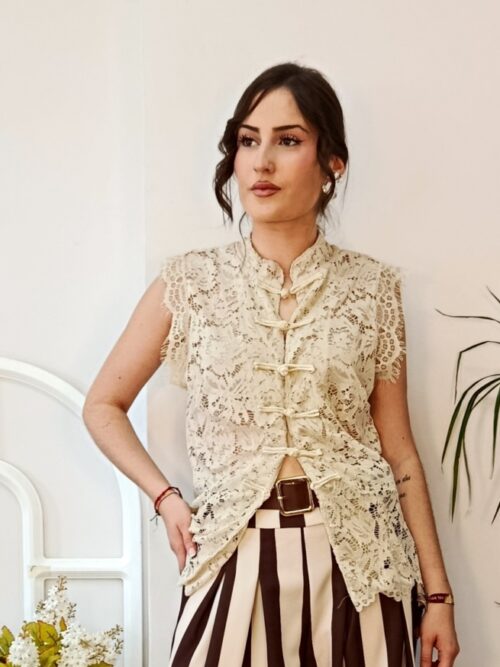 Top Beige Encaje Estilo Boho con Cierre Oriental