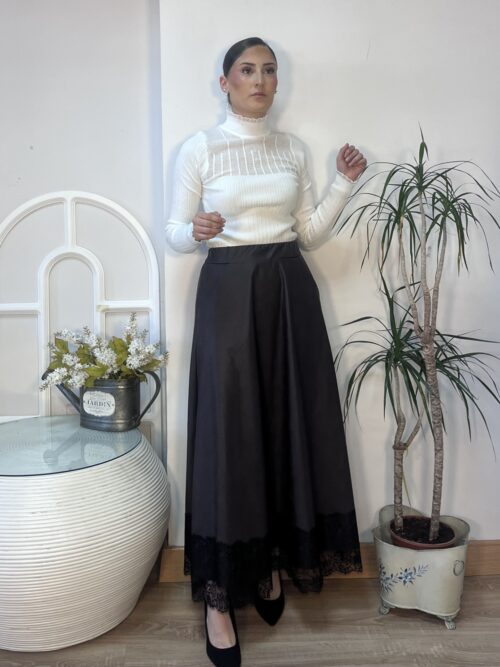 Falda Andrea Negra con Encaje